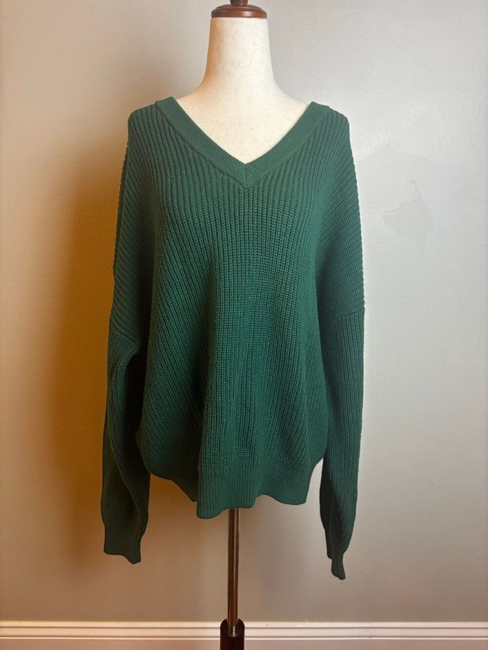 Aritzia Tna Dark Green V-Neck Sweater Size 2 oversized cable knit